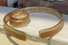 anders 1: armband en ring met zand gewalst